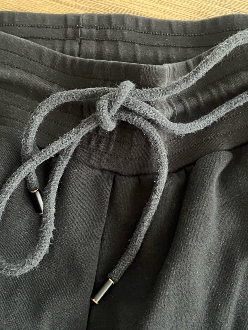 ALO Drawstring Shorts - Medium - Picture 6 of 6